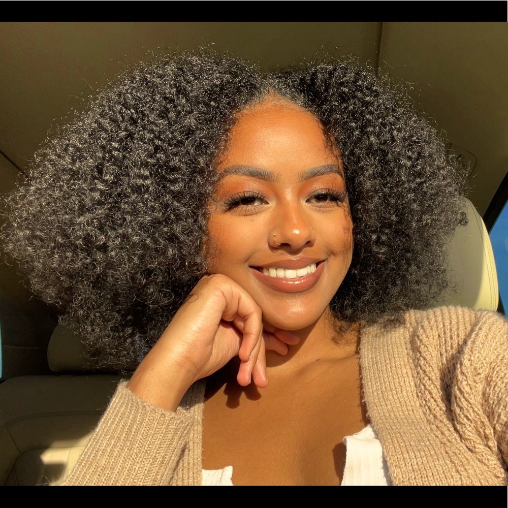 Meet your Posher, Maya